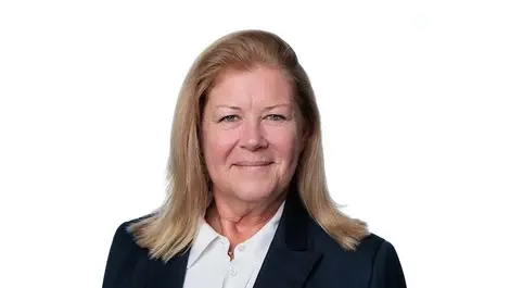 Telstra sarah headshot 01